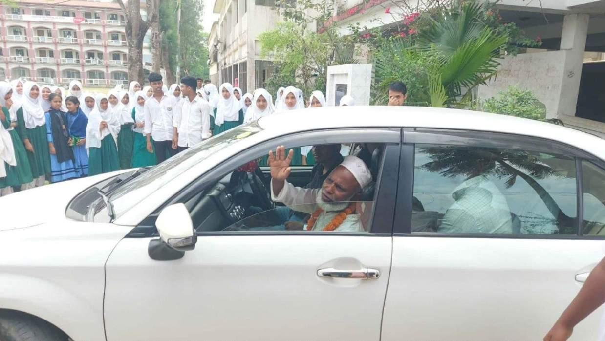 ৪১ বছর শেষে সাত্তারের রাজকীয় বিদায় সংবর্ধনা